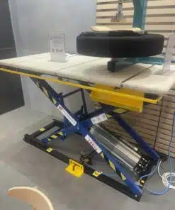 Alternative view of LA TABLE PNEUMATIQUE POUR LA TAPISSERIE DES MEUBLES ST-3