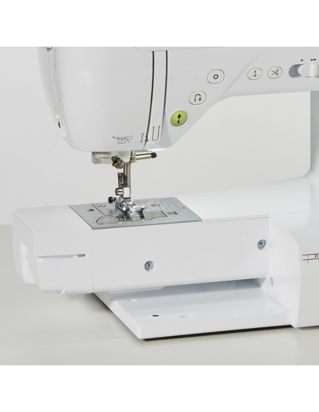 Machine à coudre électronique BROTHER Innovis F400