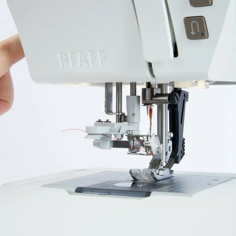 machine à coudre et à broder PFAFF Creative Elevate 680