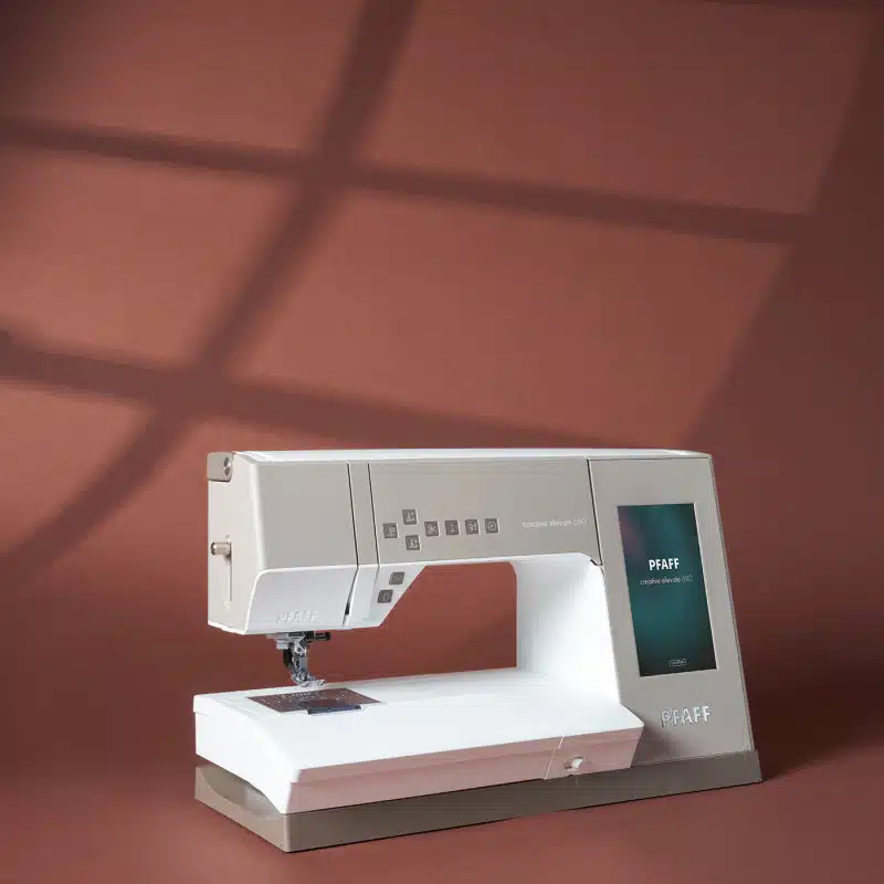 machine à coudre et à broder PFAFF Creative Elevate 680